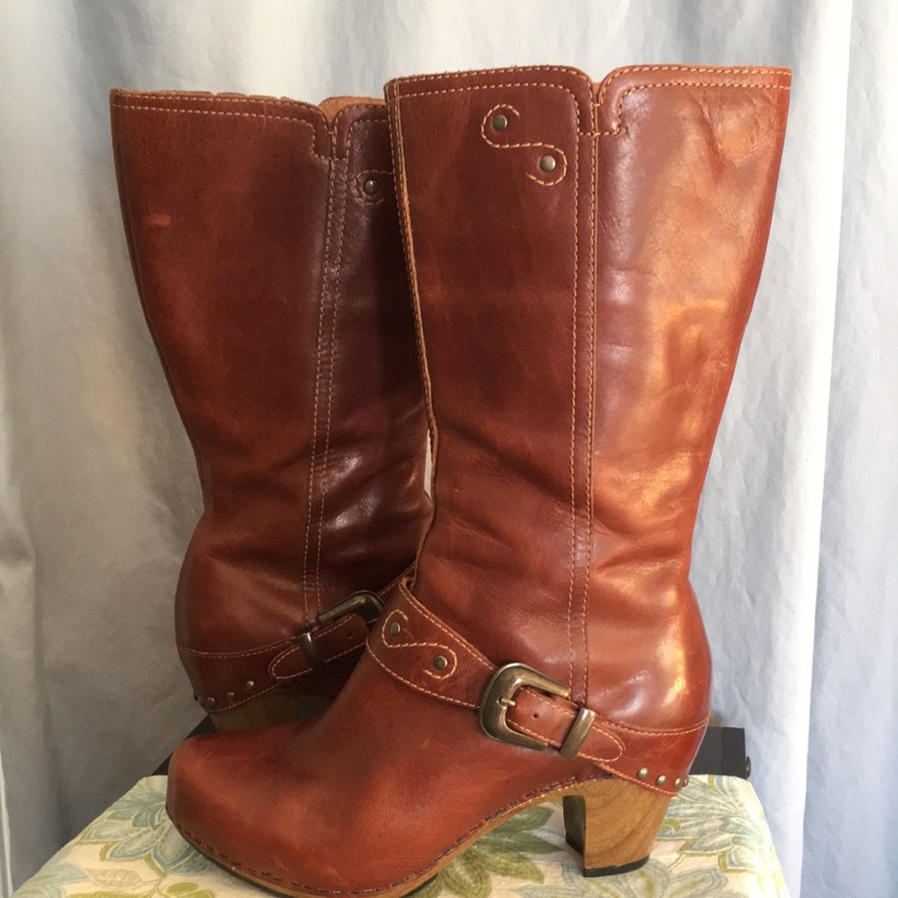 Dansko leather tall brown red boots riding heel buckle studded 38 7 7.5 like new